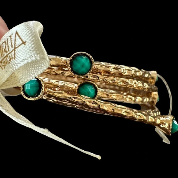 NWT Bangle Bangle Amrita Singh 4 Piece Bracelet Set Gold Green 8” Heavy New - Picture 3 of 4